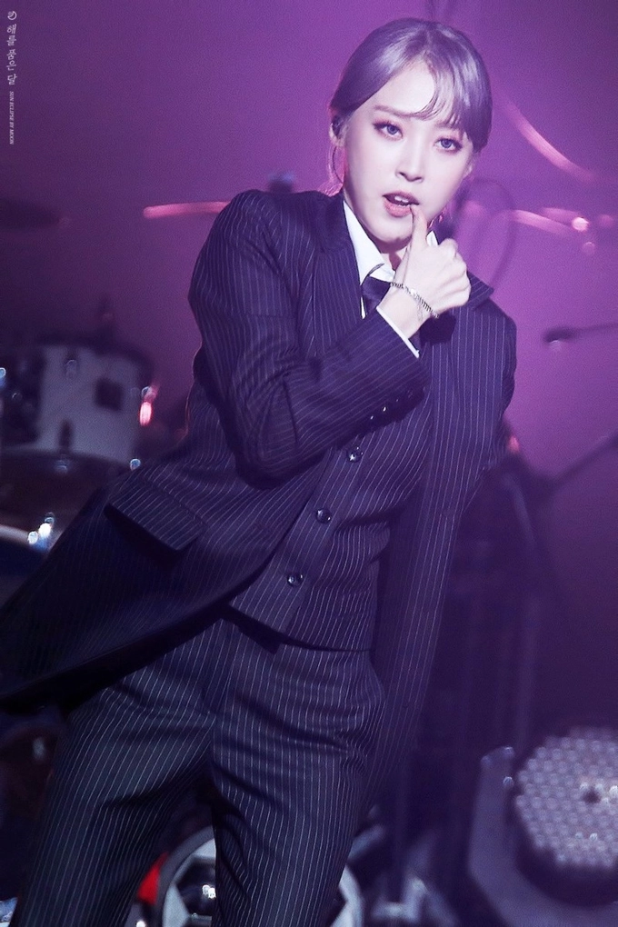 Khi các thần tượng nữ k-pop diện suit mạnh mẽ và uy lực ngất trời - 4