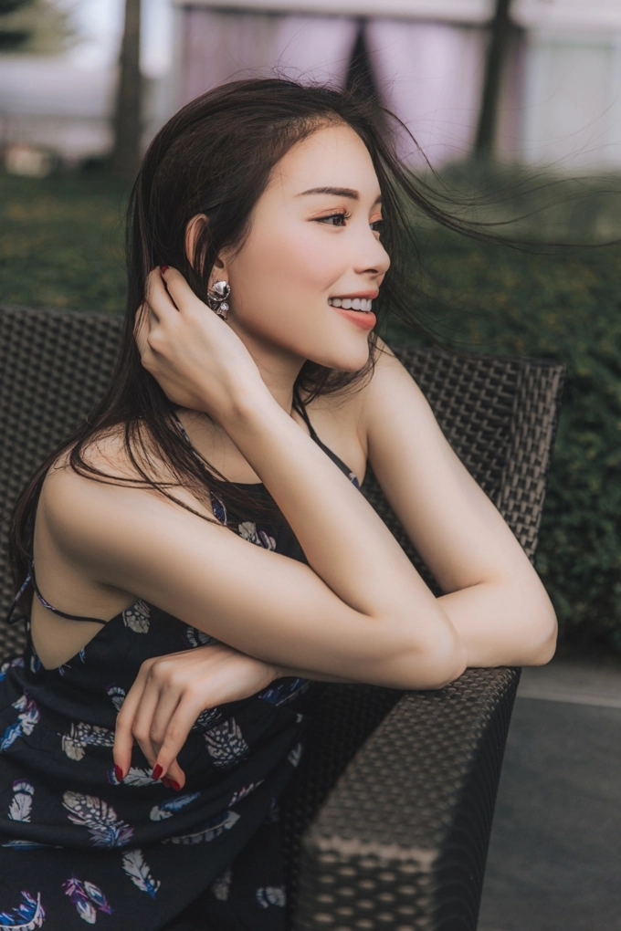 Linh rin dẫn đầu xu hướng thời trang hè 2018 với áo đầm gợi cảm - 6