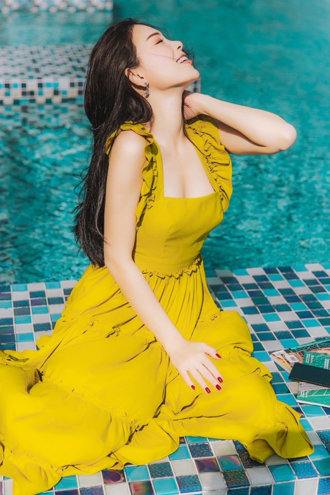 Linh rin dẫn đầu xu hướng thời trang hè 2018 với áo đầm gợi cảm - 7