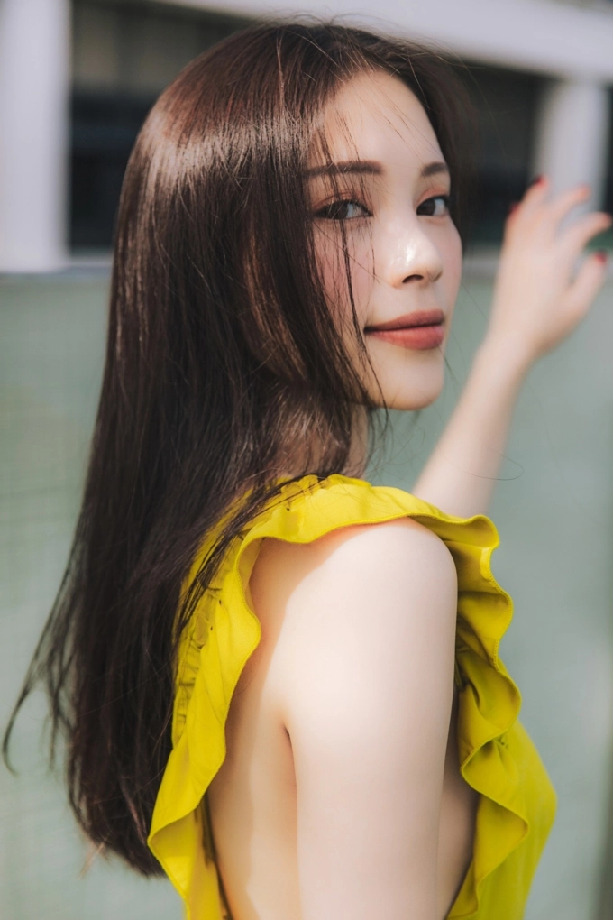 Linh rin dẫn đầu xu hướng thời trang hè 2018 với áo đầm gợi cảm - 9