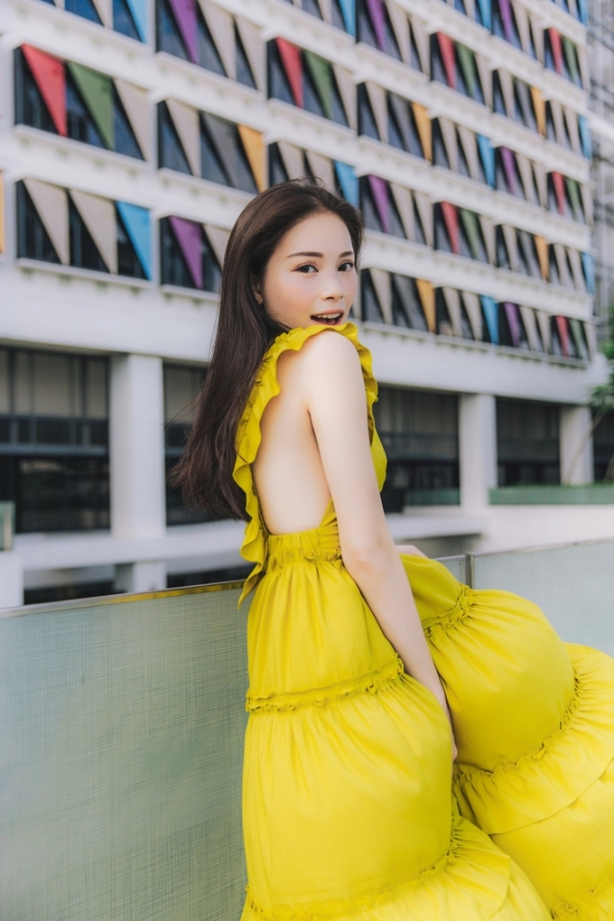 Linh rin dẫn đầu xu hướng thời trang hè 2018 với áo đầm gợi cảm - 11