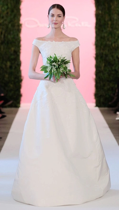 Ngân khánh diện váy cưới gần 200 triệu đồng trong hôn lễ - 1