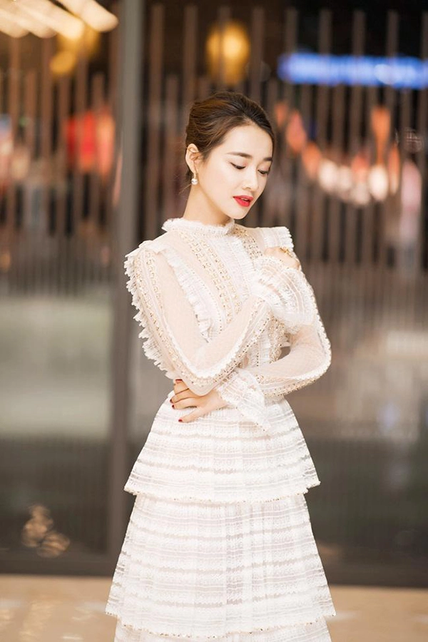 Nhã phương và hành trình lột xác thông qua váy áo - 4