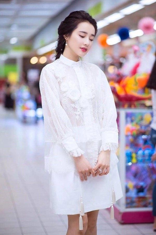 Nhã phương và hành trình lột xác thông qua váy áo - 6