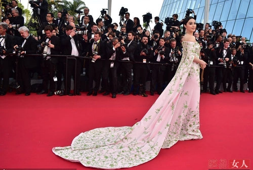 Nhan sắc sao hoa ngữ gây thất vọng trên thảm đỏ cannes - 5