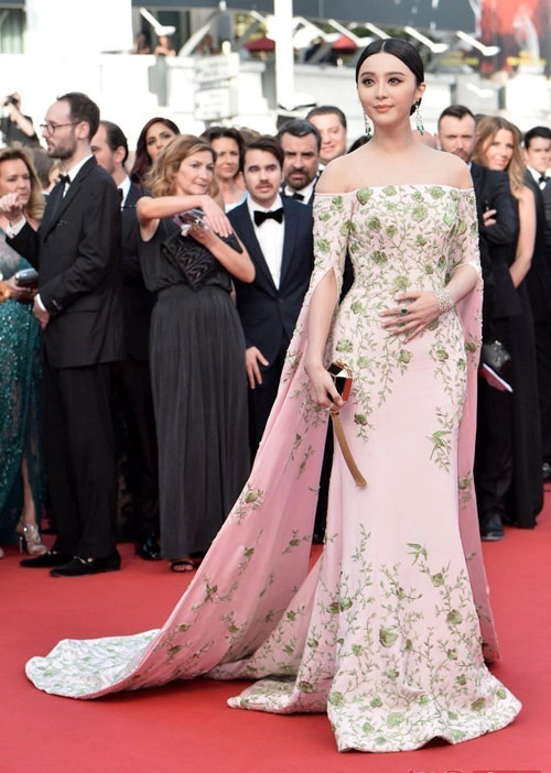 Nhan sắc sao hoa ngữ gây thất vọng trên thảm đỏ cannes - 6