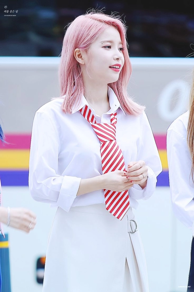 Những màu tóc siêu thực được lòng sao kpop nhất năm 2017 - 17