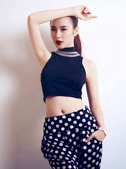Những người đẹp chăm chỉ khoe eo thon nhất showbiz việt - 6