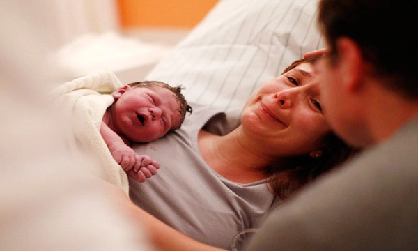 Những rủi ro thường gặp khi sinh nở mẹ bầu cần biết - 3