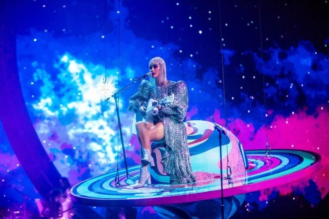 Nối bước rihanna katy perry là ca sĩ quốc tế tiếp theo chọn thiết kế của nguyễn công trí - 4