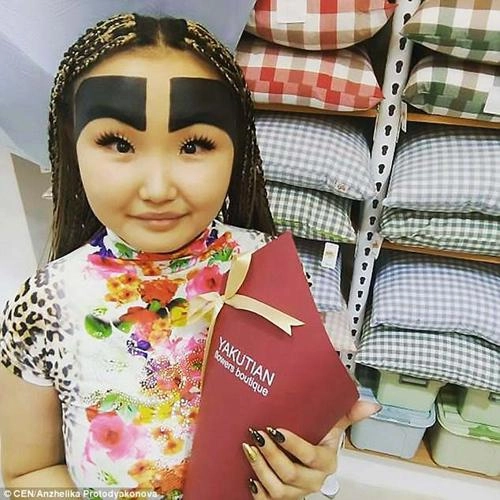Nổi như cồn nhờ vào đôi lông mày quái dị - 7