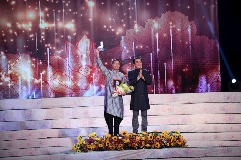 Ntk đỗ trịnh hoài nam làm nóng world cup bằng bst áo dài quốc kỳ 32 nước tham dự - 16