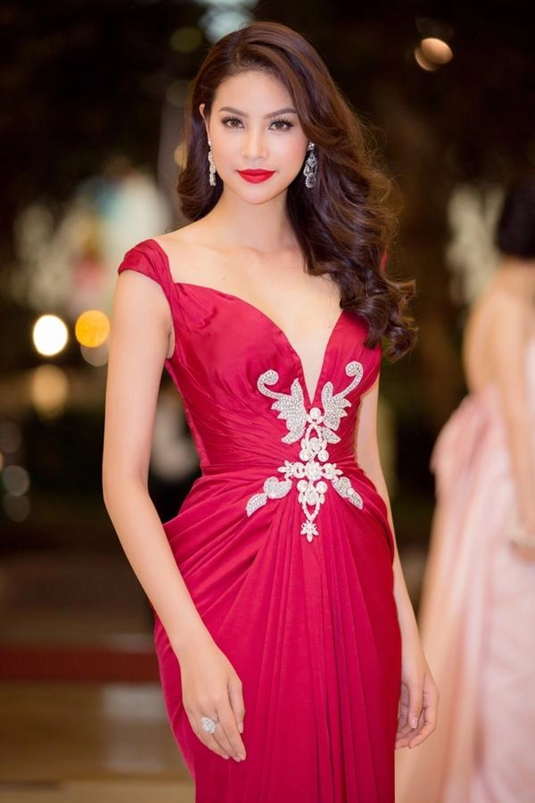 Nữ hoàng nghiện đầm đỏ của showbiz việt đích thị là phạm hương - 8