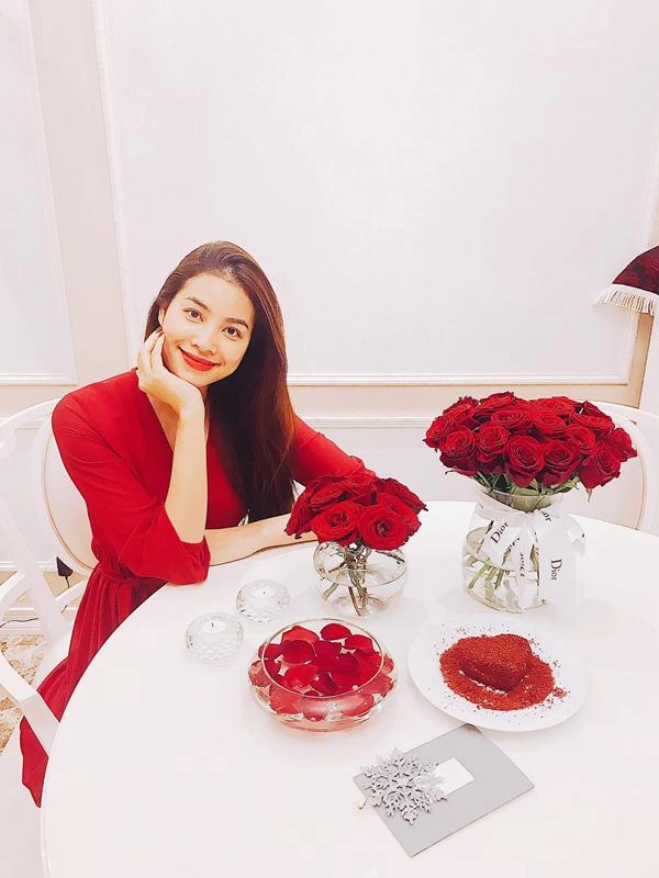 Nữ hoàng nghiện đầm đỏ của showbiz việt đích thị là phạm hương - 20