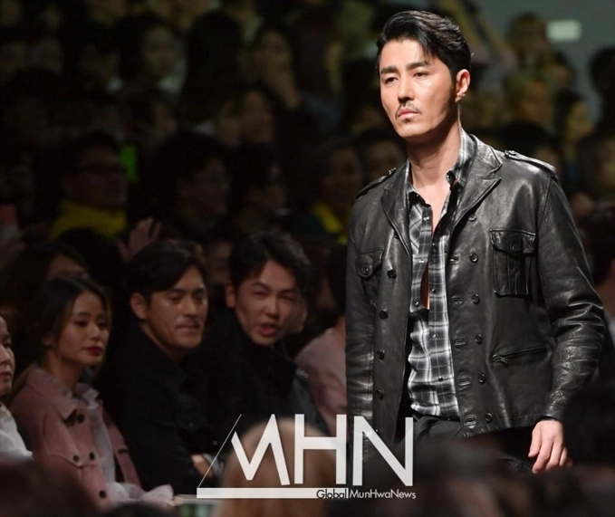 Ông chú ngưu ma vương - cha seung won u50 nhưng vẫn catwalk siêu ngầu tại seoul fashion week - 2