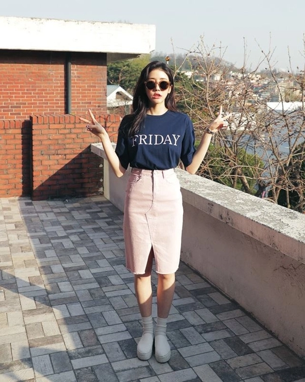 Phong cách dạo phố với váy jeans thần thánh không phải lo ngại ngày mưa bão - 9
