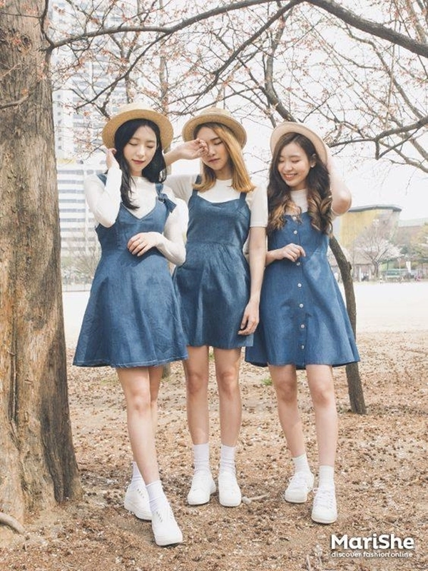 Phong cách dạo phố với váy jeans thần thánh không phải lo ngại ngày mưa bão - 11