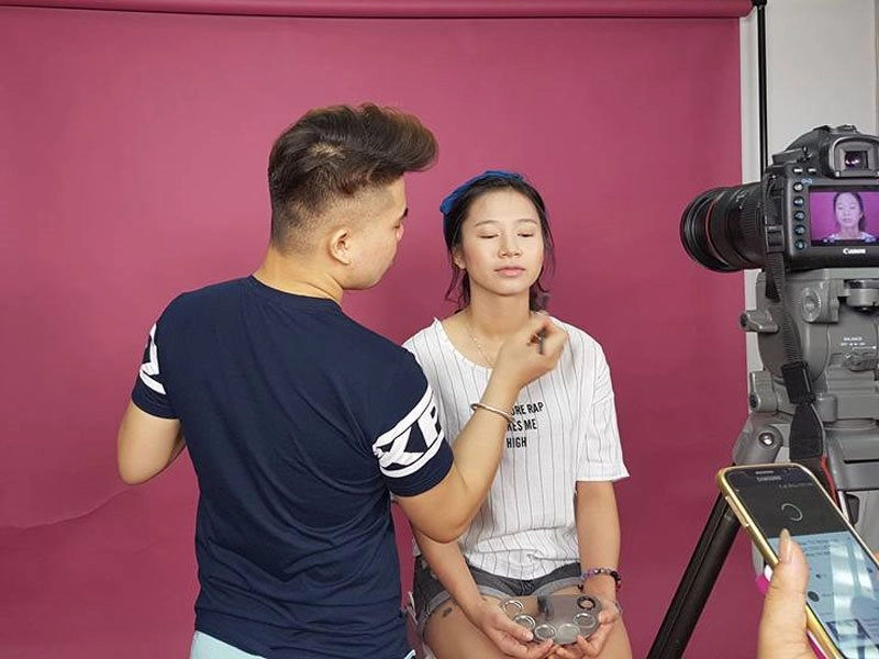 Phù thủy makeup thái anh bắt đầu từ bàn tay trắng làm việc 17 tiếng ngày - 3