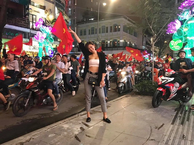 Sao việt gợi ý cách lên đồ đi bão để vừa chất vừa thoải mái - 5