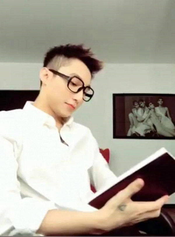 Sơn tùng khiến fan bấn loạn với hình ảnh thư sinh kính cận siêu đáng yêu - 2