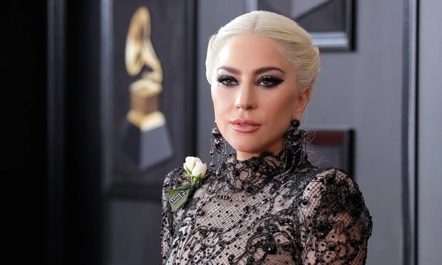 Thảm đỏ grammy 2018 không phải các mỹ nhân mà những bông hồng trắng mới là tâm điểm năm nay - 1