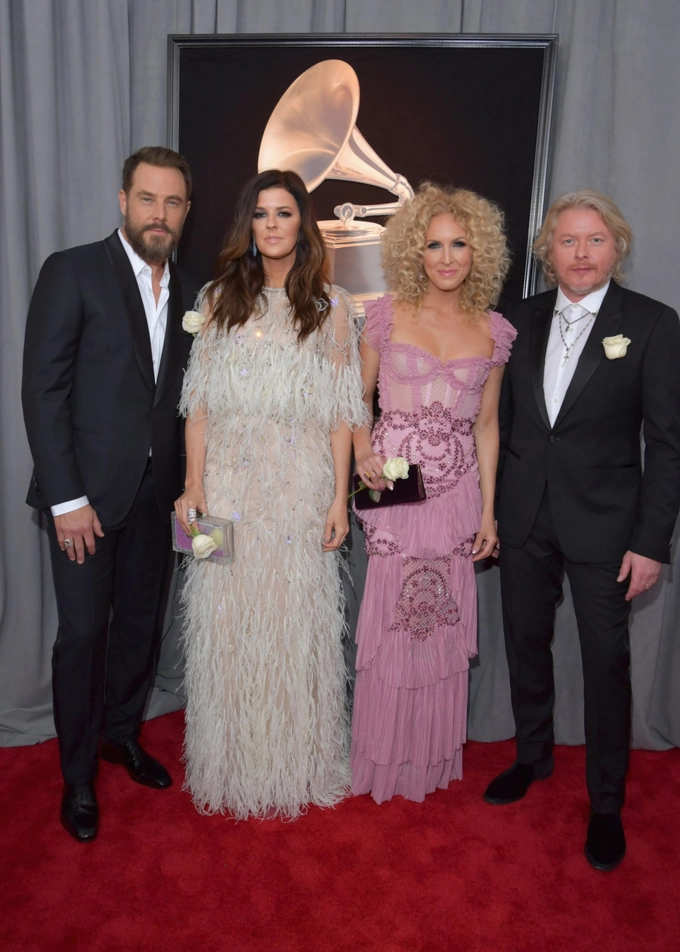 Thảm đỏ grammy 2018 không phải các mỹ nhân mà những bông hồng trắng mới là tâm điểm năm nay - 14