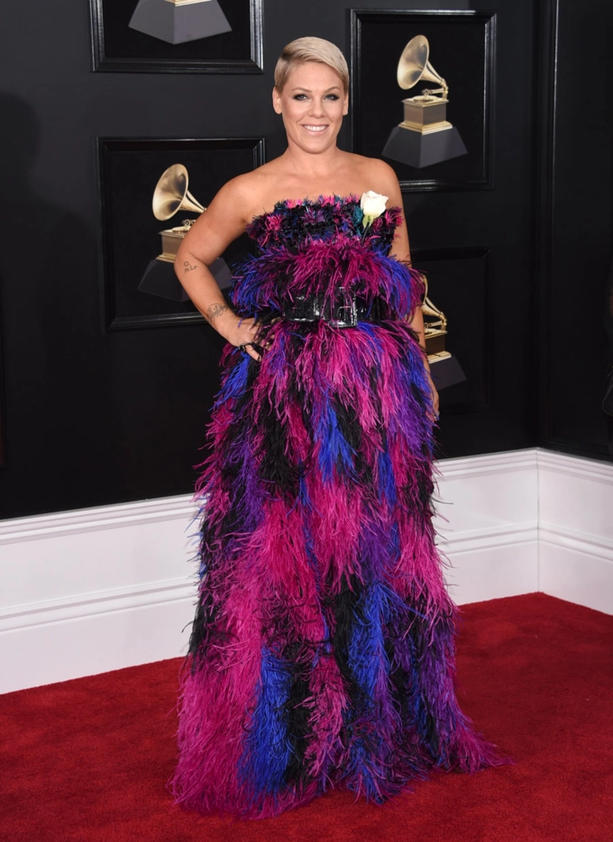 Thảm đỏ grammy 2018 không phải các mỹ nhân mà những bông hồng trắng mới là tâm điểm năm nay - 21