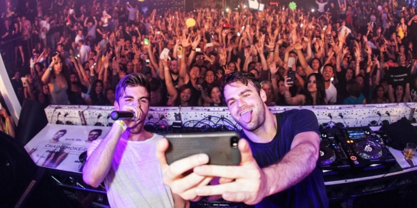 The chainsmokers chỉ mặc mỗi áo thun nhưng cứ hễ xuất hiện là đám đông bùng nổ - 13