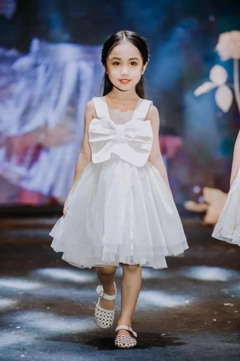 Thời trang ellie vu cùng bộ sưu tập đặc biệt trong tuần lễ thời trang trẻ 2017 - 11