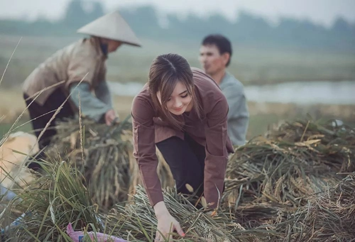 Thôn nữ gây sốt vì xinh đẹp dịu dàng nhất vịnh bắc bộ - 8