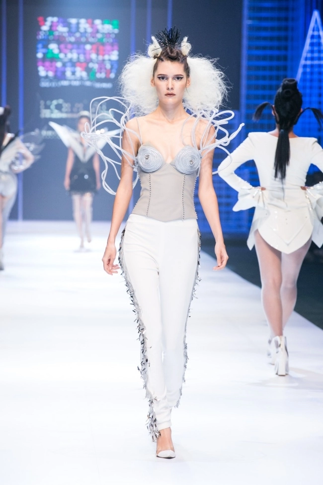 thót tim trước những kiểu tóc như phi thuyền đĩa bay tại vifw 2017 - 3