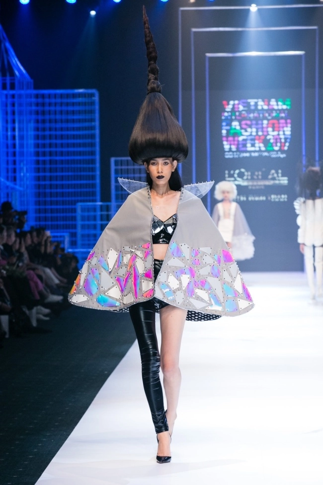 thót tim trước những kiểu tóc như phi thuyền đĩa bay tại vifw 2017 - 5