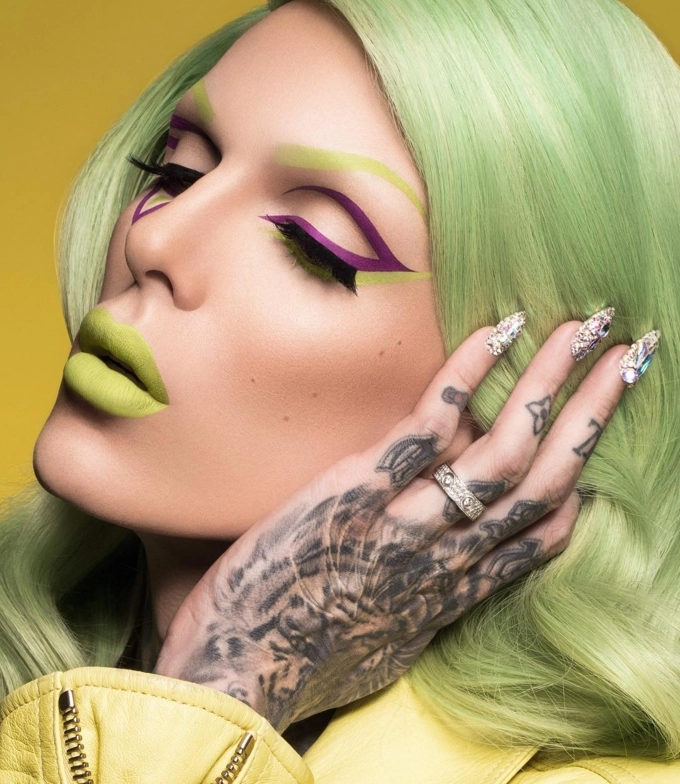 Top 6 chàng trai có tài makeup khiến các cô nàng điệu đà cũng phải tâm phục khẩu phục - 4