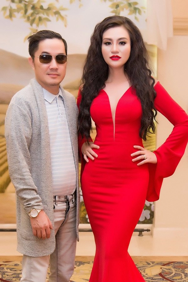 Trần huyền nhung được khen ngợi khi diện váy đỏ lộng lẫy đi dự tiệc cảm ơn - 7