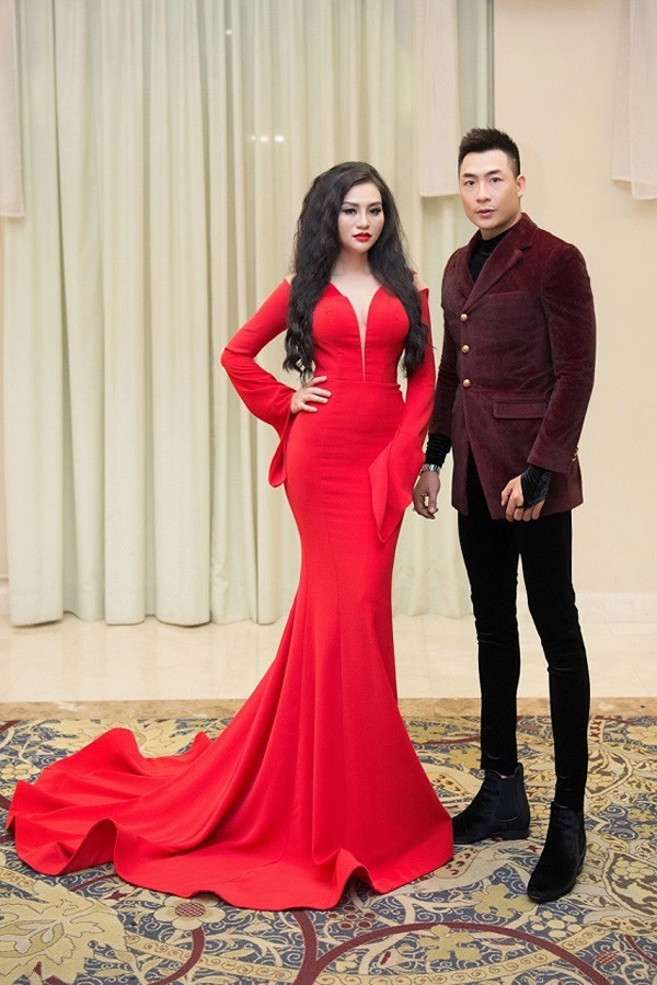 Trần huyền nhung được khen ngợi khi diện váy đỏ lộng lẫy đi dự tiệc cảm ơn - 9