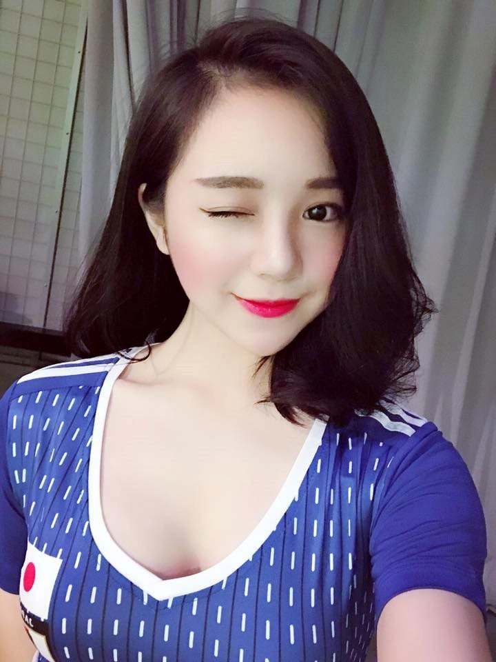 Từ hot girl ngủ gật đến hot girl world cup cô nàng xinh đẹp này là ai - 1