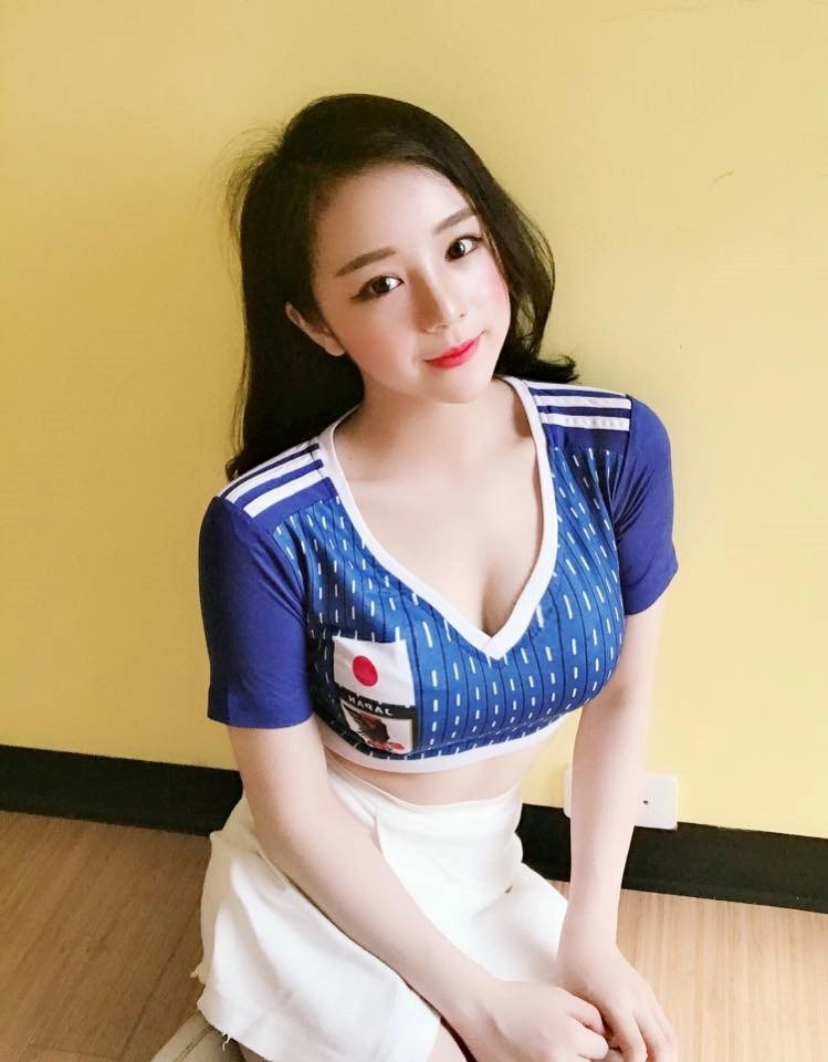 Từ hot girl ngủ gật đến hot girl world cup cô nàng xinh đẹp này là ai - 2