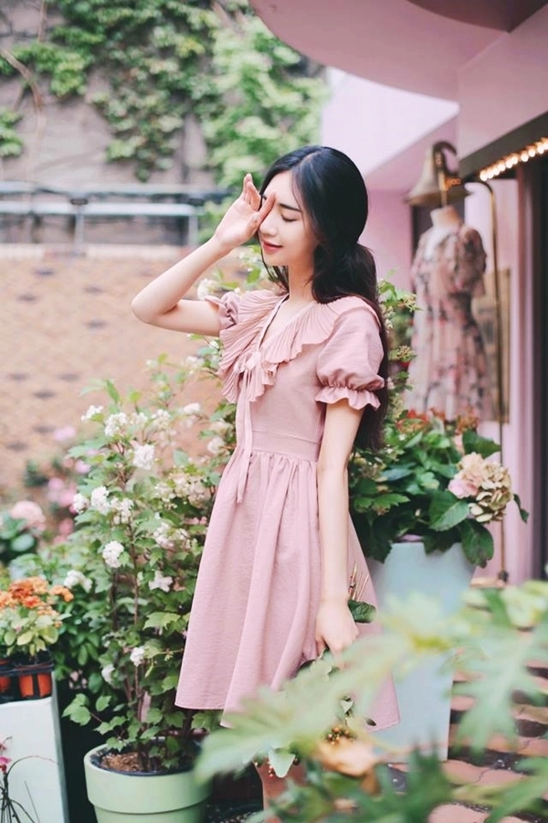 Vào mùa thu con gái muốn diện đồ thật xinh thì không thể quên màu hồng pastel - 4