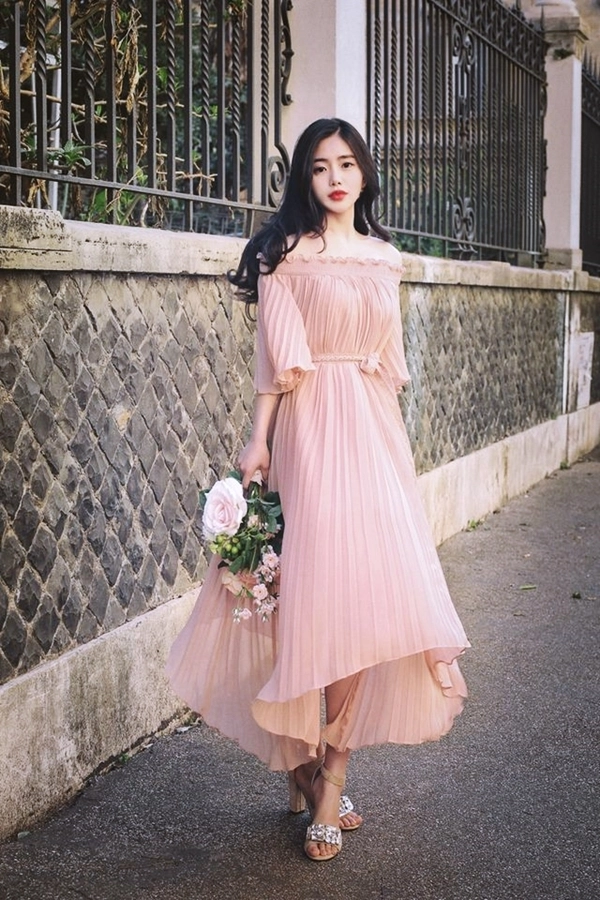 Vào mùa thu con gái muốn diện đồ thật xinh thì không thể quên màu hồng pastel - 5