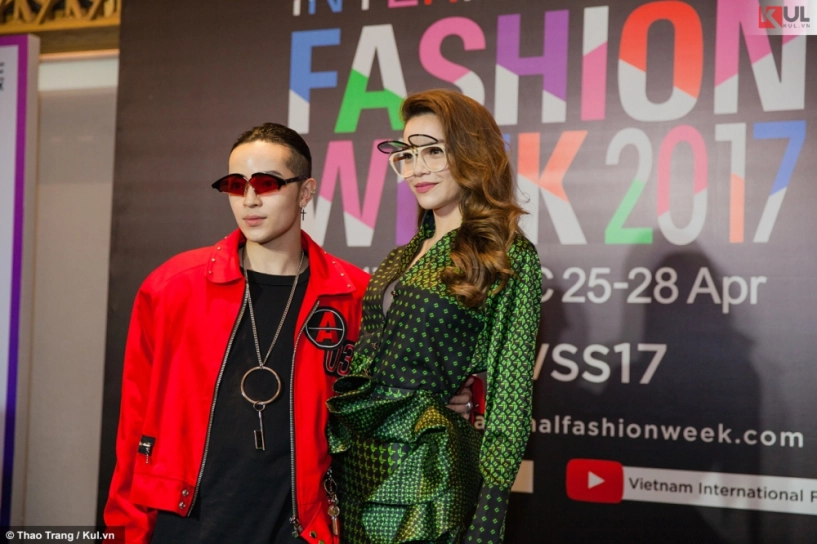 Vifw 2017 hồ ngọc hà tươi tắn trong sắc xanh phạm hương diện cả cây đỏ nổi bần bật - 1
