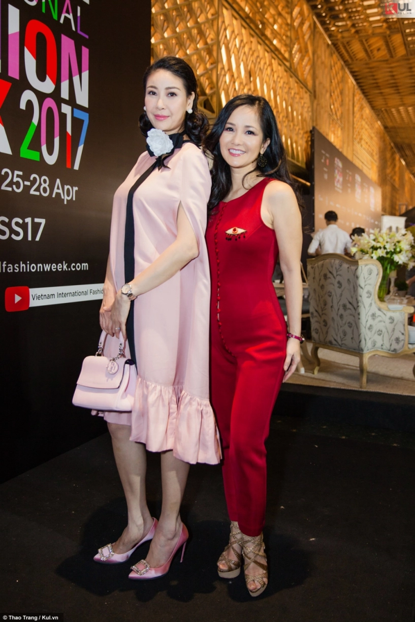 Vifw 2017 hồ ngọc hà tươi tắn trong sắc xanh phạm hương diện cả cây đỏ nổi bần bật - 4