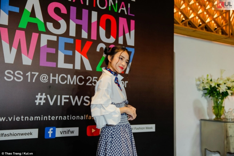 Vifw 2017 hồ ngọc hà tươi tắn trong sắc xanh phạm hương diện cả cây đỏ nổi bần bật - 9