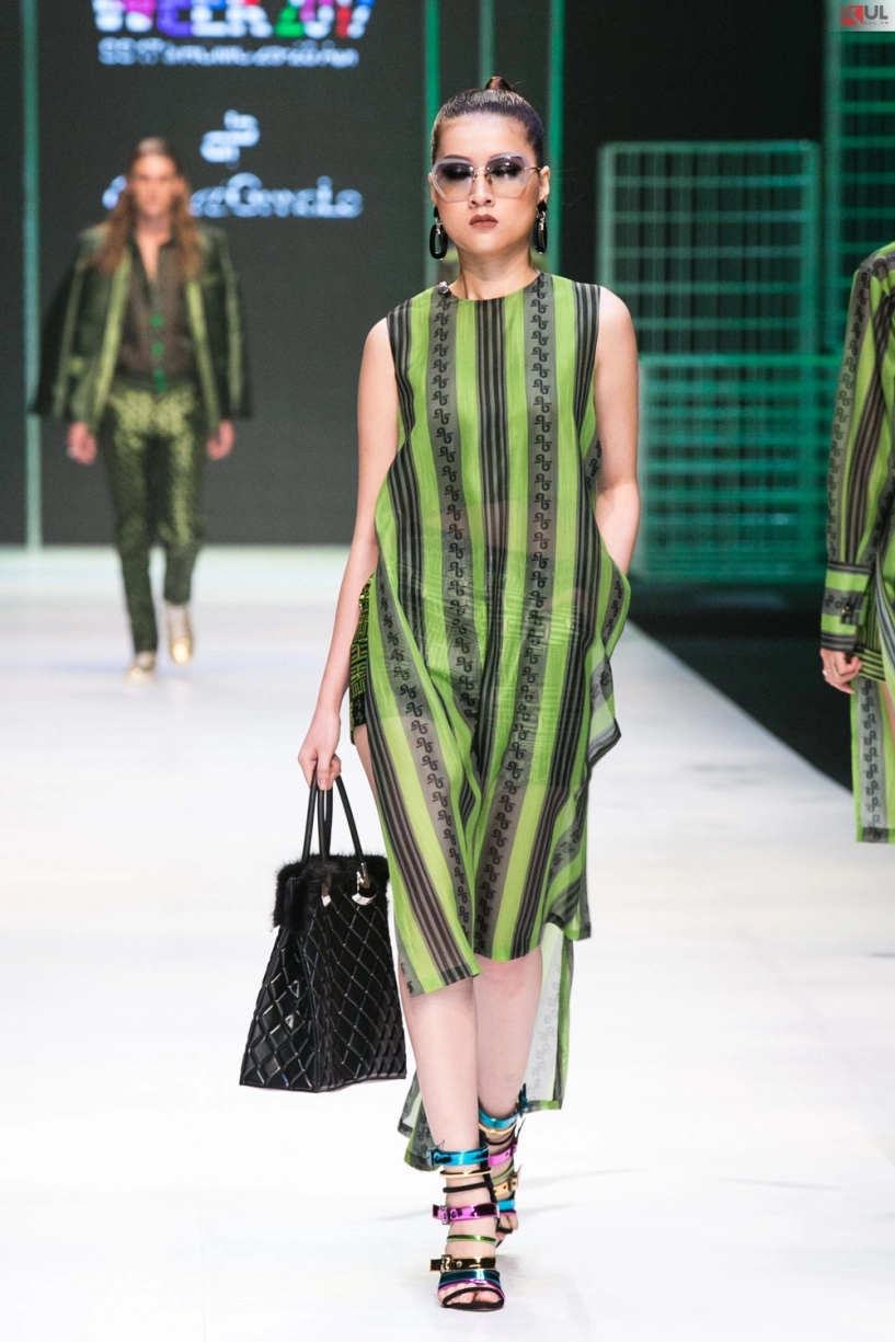 Vifw 2017 mãn nhãn với bst orphic độc lạ của claret giang lê - 12