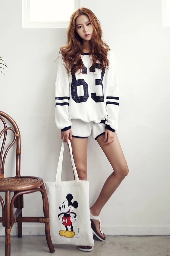 Xinh yêu miễn bàn với túi tote cho nàng sành điệu vi vu ngày hè - 11
