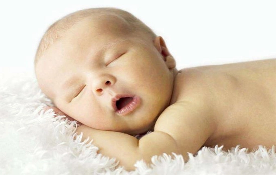 4 tật xấu khi ngủ khiến trẻ sơ sinh dễ méo đầu vẹo cổ mà chưa mẹ nào biết - 2