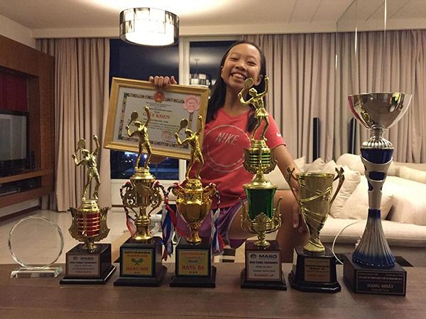 Bé gái lớp 4 cao 1m5 vô địch giải tennis trẻ tphồ chí minh khiến dân tình choáng váng - 9
