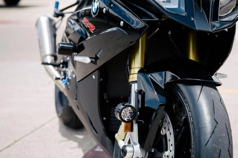 Bmw đen huyền bí với option rizoma cao cấp - 4