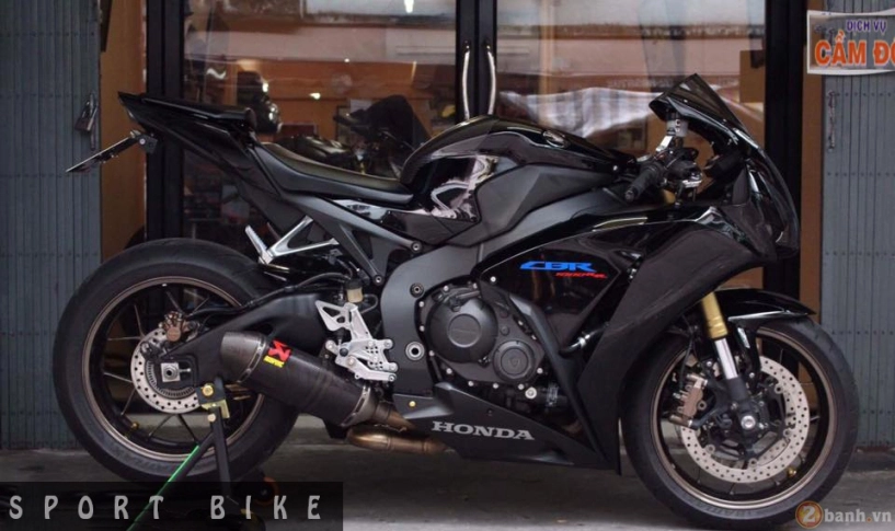 Cbr1000rr đen huyền bí biển khủng tạo dáng kiêu kỳ - 4