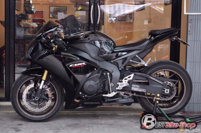 Cbr1000rr đen huyền bí biển khủng tạo dáng kiêu kỳ - 9