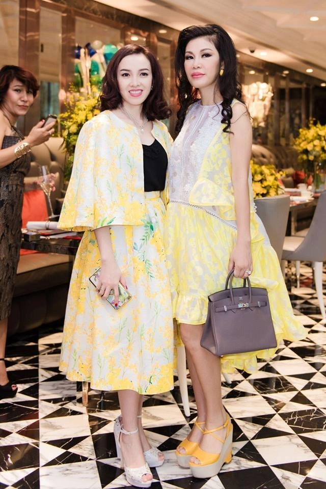 Dàn mỹ nữ chân dài diện sắc vàng mimosa phủ kín đại tiệc thời trang của ntk adrian anh tuấn - 11